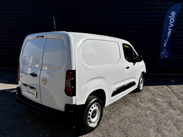 Vauxhall Combo image 9